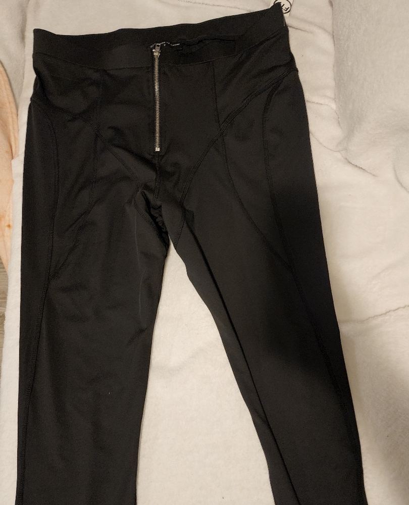 NWT Fashion to Figure Leggings